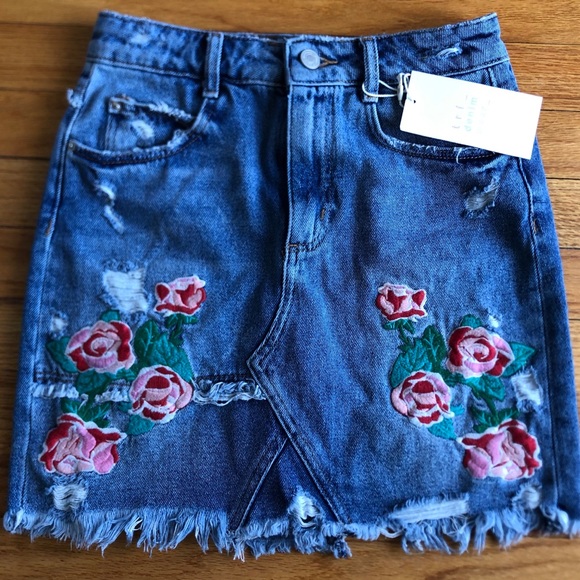 Zara Dresses & Skirts - Zara floral denim skirt